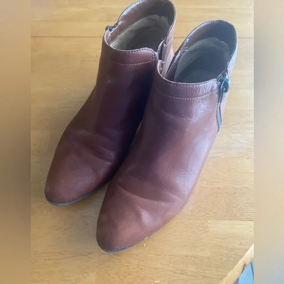 Brown leather naturalizer ankle booties - Picture 9 of 12